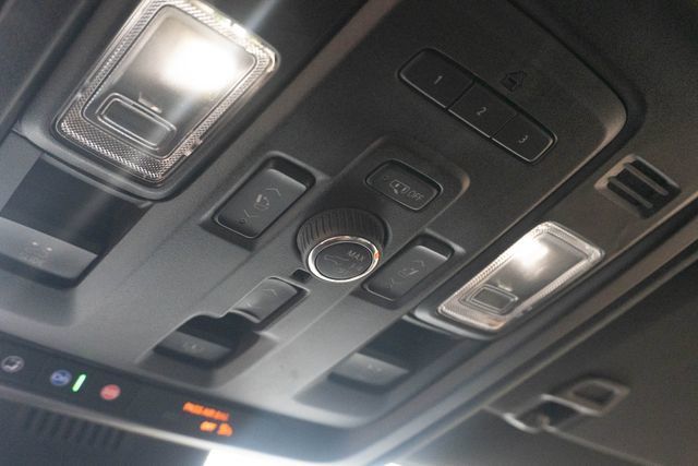 Used 2023 GMC Yukon Denali AWD/4WD image 40