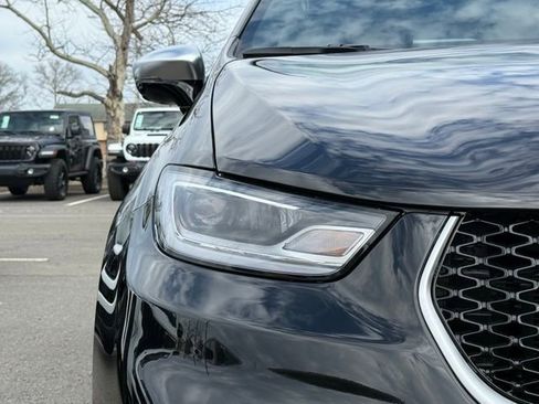 New 2026 Chrysler Pacifica Pinnacle image 10