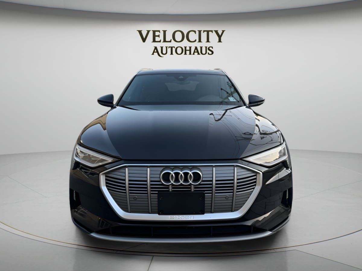 Used 2022 Audi e-tron Premium AWD/4WD image 2