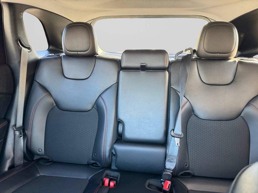Used 2019 Jeep Cherokee Trailhawk w/ Comfort/Convenience Group AWD/4WD image 16