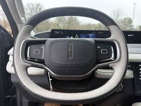 New 2025 Lincoln Navigator Reserve image 14