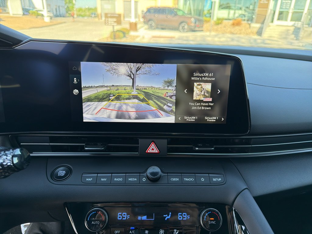 New 2025 Hyundai Elantra SEL FWD image 22
