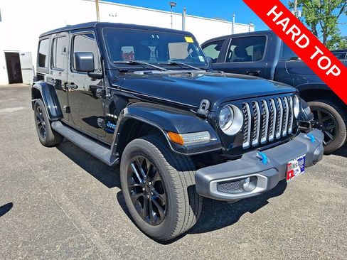 Used 2023 Jeep Wrangler Unlimited Sahara AWD/4WD image 3
