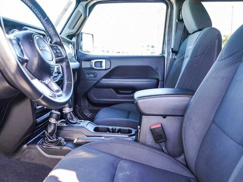 Used 2022 Jeep Wrangler Unlimited Sahara image 16