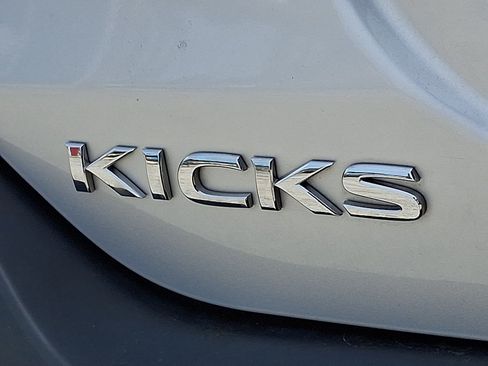 Used 2020 Nissan Kicks SV FWD image 32