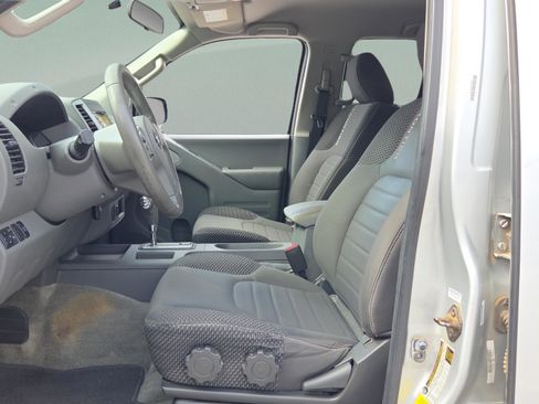 Used 2015 Nissan Frontier Desert Runner RWD image 9