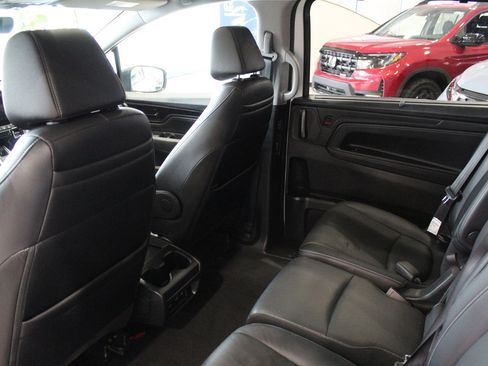Used 2023 Honda Odyssey Touring image 16