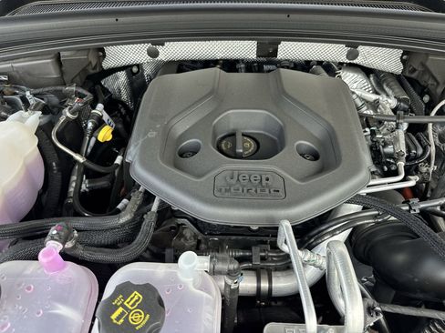 New 2025 Jeep Grand Cherokee Trailhawk w/ Luxury Tech Group III image 35