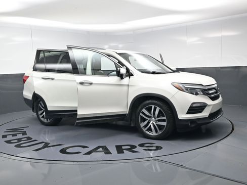 Used 2016 Honda Pilot Touring image 24