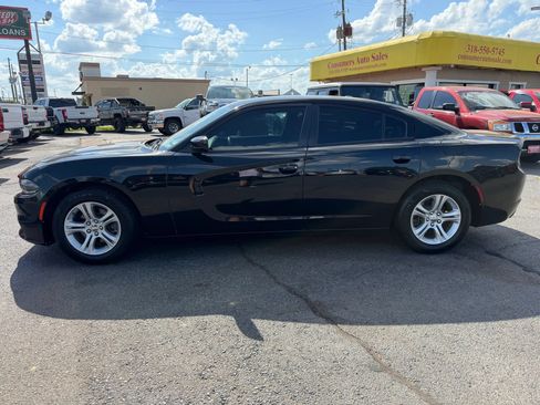 Used 2019 Dodge Charger SXT RWD image 2
