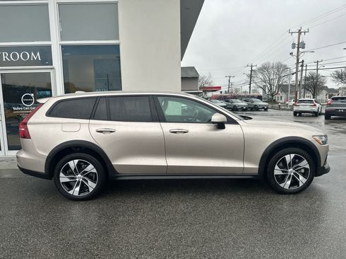 Used 2024 Volvo V60 B5 Cross Country Plus w/ Protection Package Premier image 6