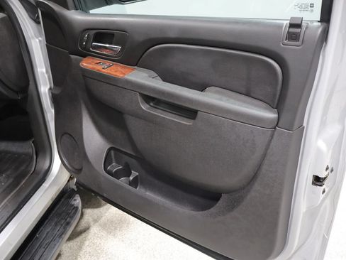 Used 2013 Chevrolet Suburban LT w/ Luxury Package AWD/4WD image 29