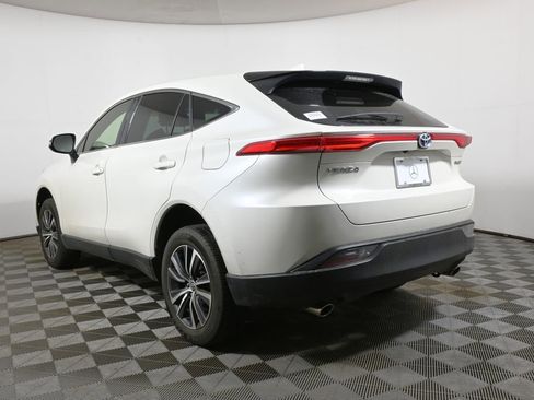 Used 2022 Toyota Venza LE image 5