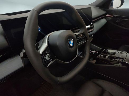 Used 2026 BMW 530i xDrive AWD/4WD image 17