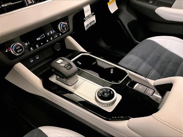 Used 2026 Mitsubishi Outlander SE FWD image 16