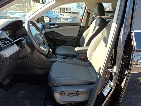 Used 2024 Volkswagen Taos SE image 13