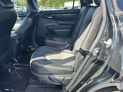 Used 2022 Toyota Highlander XSE image 10