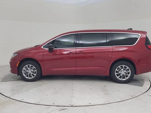New 2026 Chrysler Pacifica Select AWD/4WD image 9