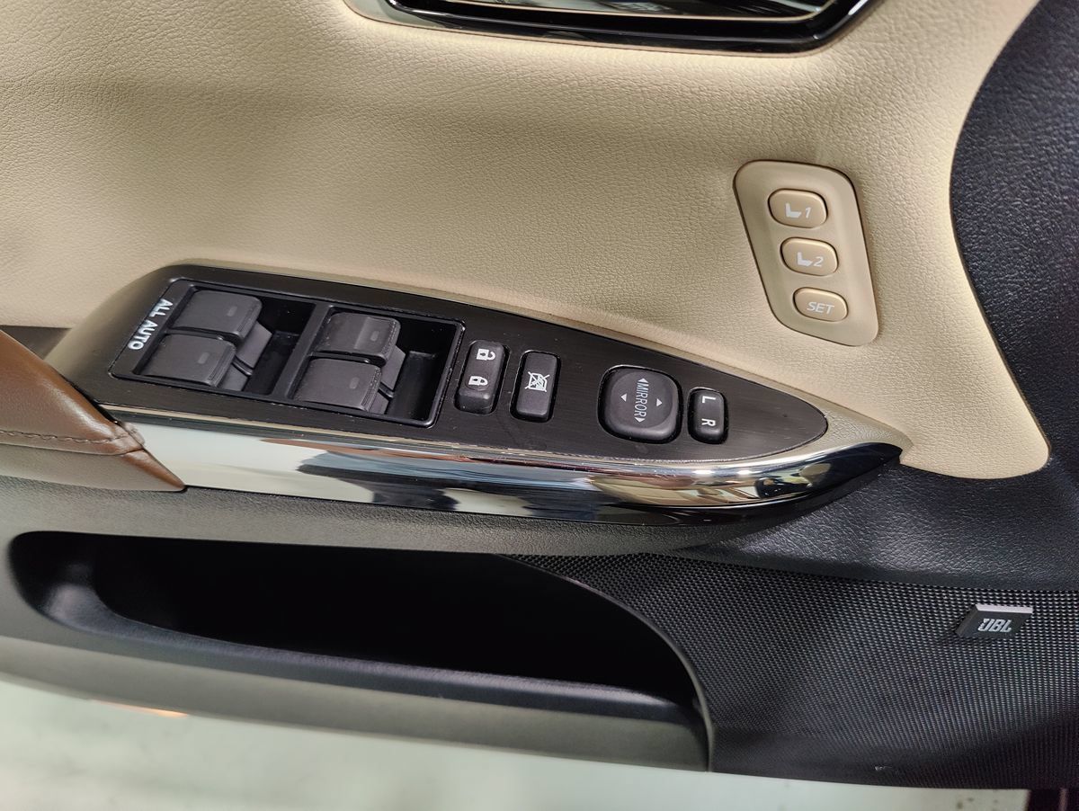 Used 2015 Toyota Avalon Limited FWD image 24