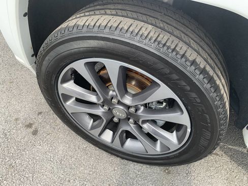 Used 2018 Jeep Grand Cherokee Overland image 11