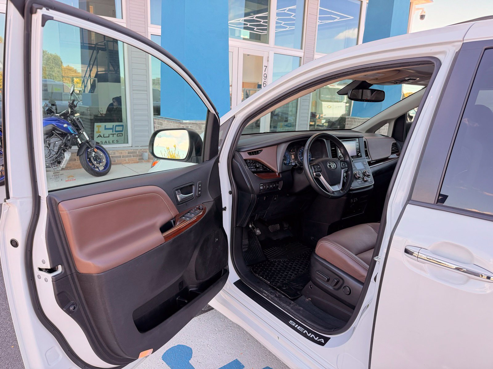 Used 2020 Toyota Sienna XLE Premium AWD/4WD image 14