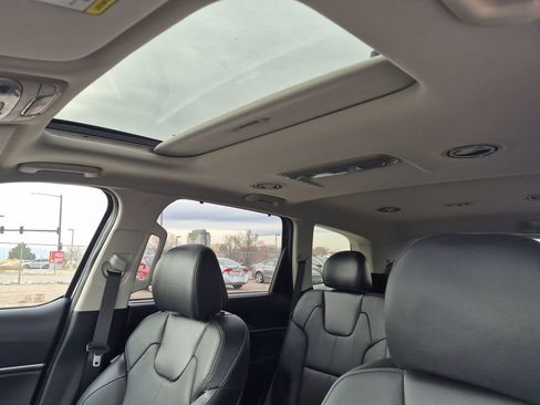Used 2025 Kia Telluride EX image 13