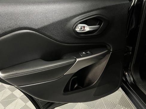 Used 2022 Jeep Cherokee Latitude Lux w/ Sun & Sound Group image 29