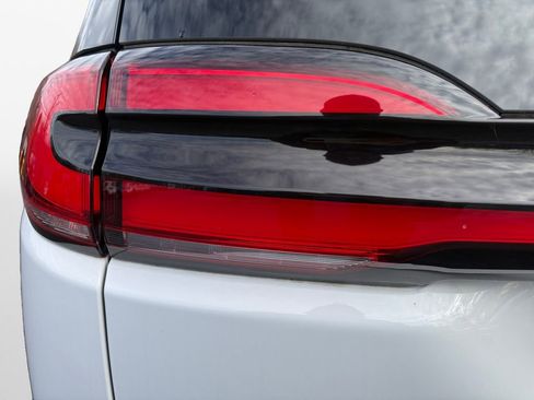 Certified 2023 Chrysler Pacifica Touring-L w/ Uconnect Theater Family Group image 21