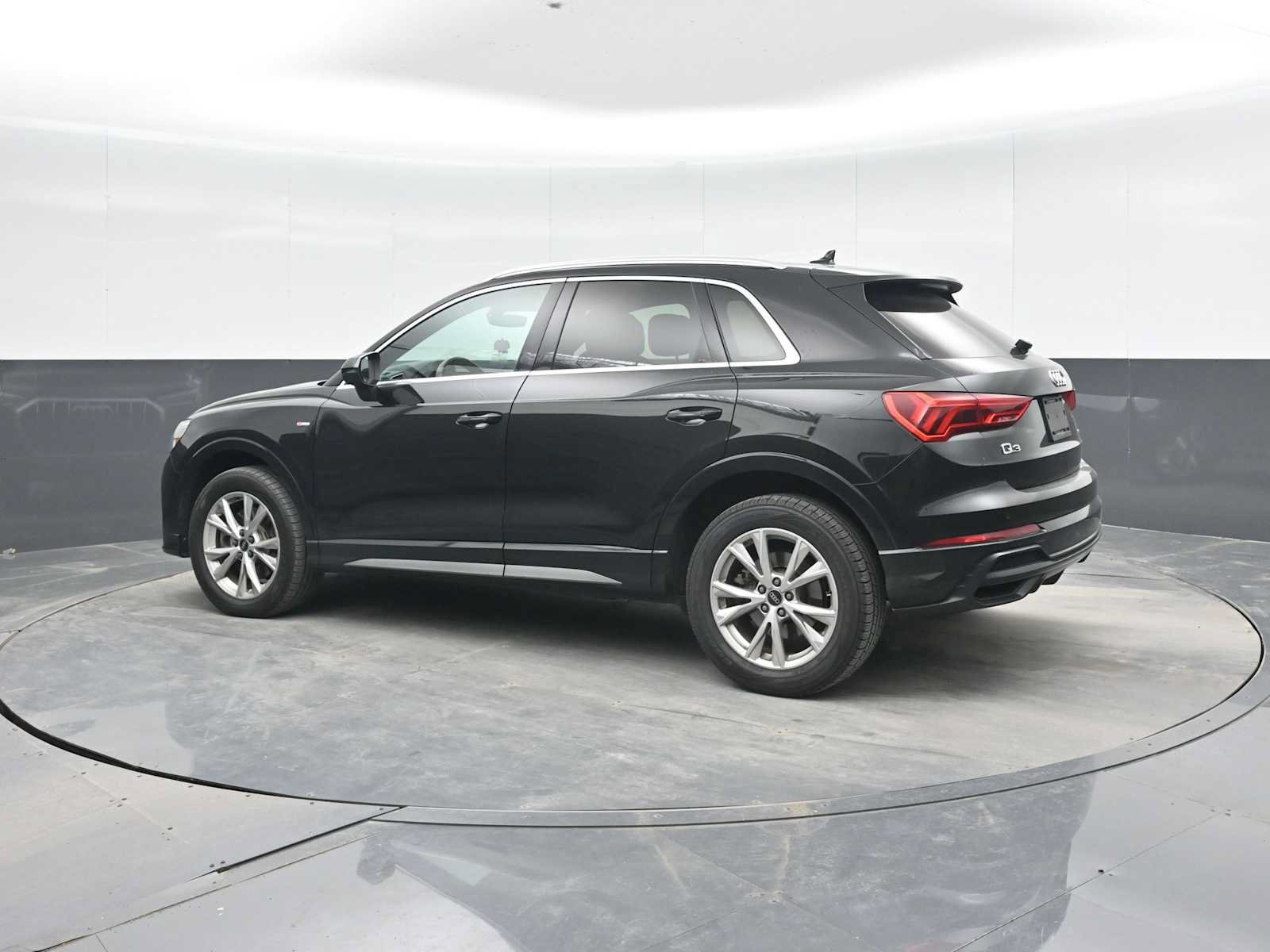 Used 2022 Audi Q3 2.0T Premium Plus AWD/4WD image 2