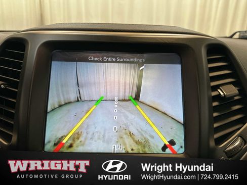 Used 2017 Jeep Cherokee Limited image 27