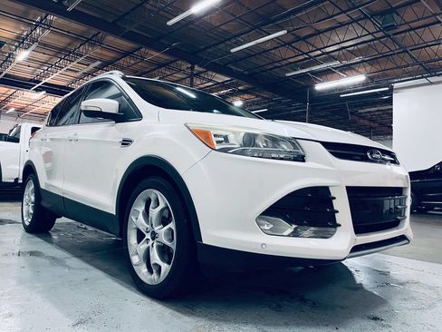 Used 2014 Ford Escape Titanium w/ Equipment Group 401A FWD image 10