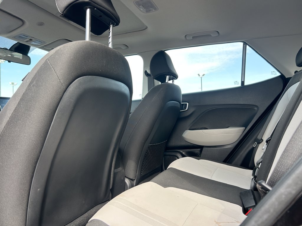 Used 2022 Hyundai Venue SEL FWD image 26