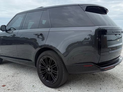 Used 2025 Land Rover Range Rover SE AWD/4WD image 14