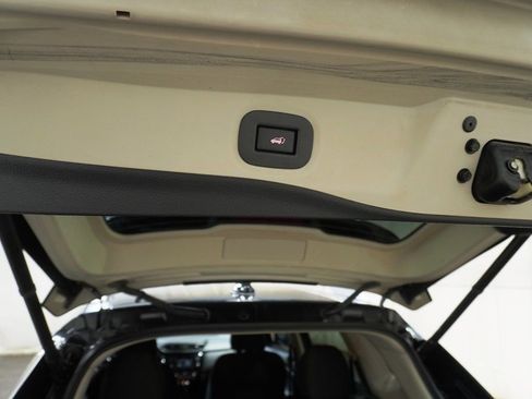 Used 2019 Nissan Rogue SV image 7