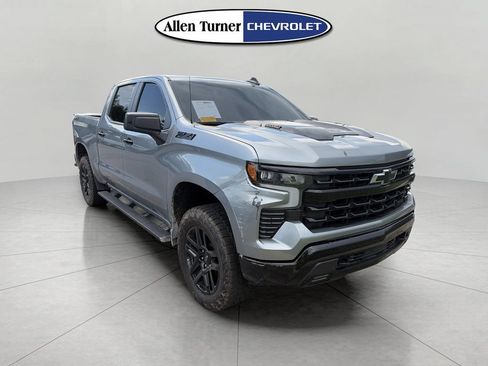 Used 2025 Chevrolet Silverado 1500 LT Trail Boss w/ Convenience Package II AWD/4WD image 2