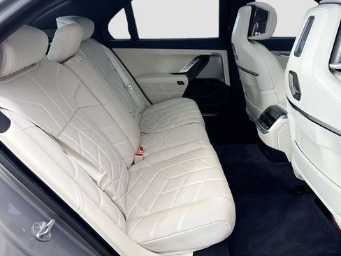 Certified 2024 BMW i7 xDrive60 image 21