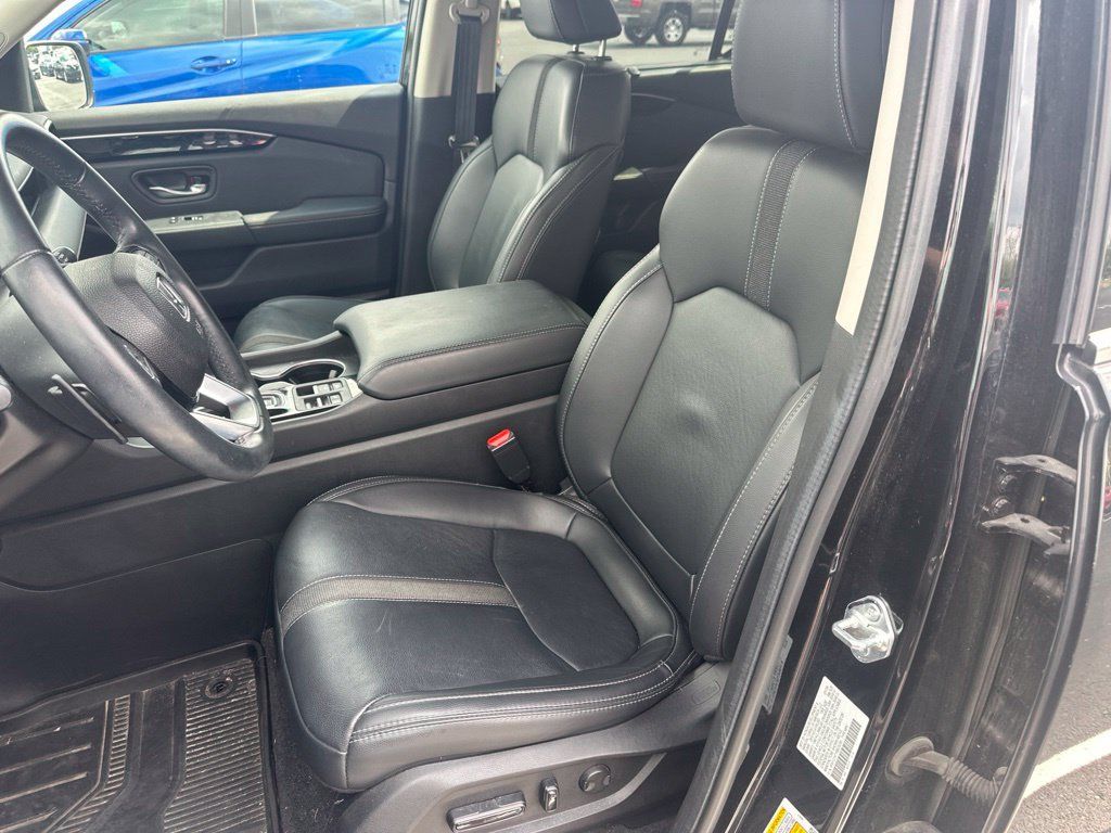 Certified 2024 Honda Pilot Touring image 9