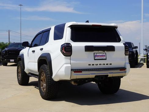 Used 2025 Toyota 4Runner SR5 AWD/4WD image 7