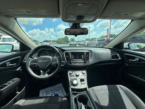 Used 2015 Chrysler 200 Limited FWD image 10
