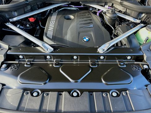 New 2026 BMW X5 xDrive40i w/ M Sport Package AWD/4WD image 24