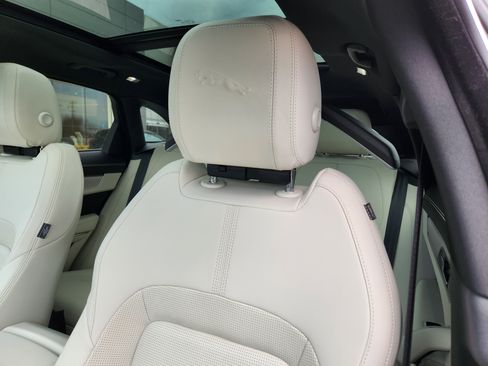 Certified 2024 Jaguar F-PACE R-Dynamic S image 10