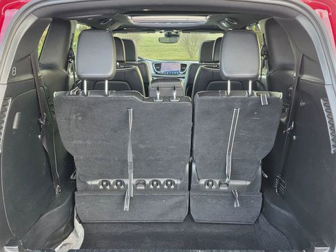 Used 2025 Chrysler Pacifica Limited image 35