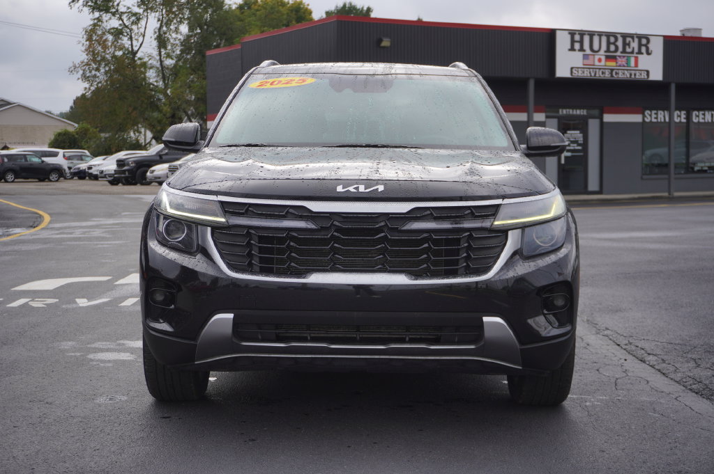 Used 2025 Kia Seltos EX AWD/4WD image 2