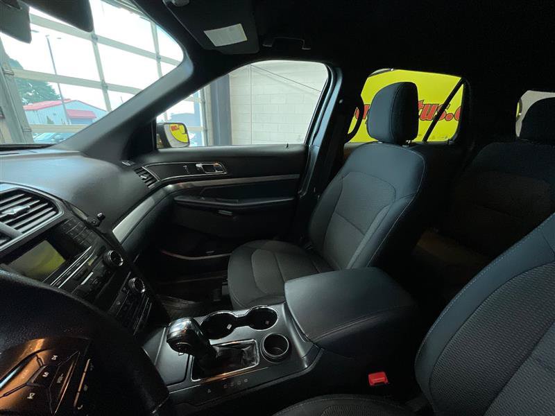 Used 2018 Ford Explorer XLT w/ Class II Trailer Tow Package FWD image 12