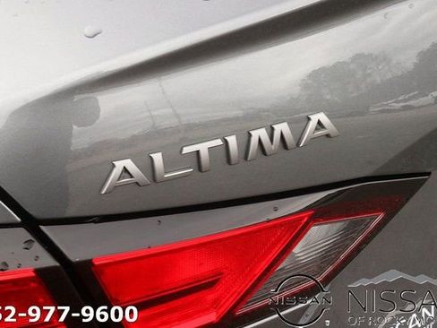 Certified 2024 Nissan Altima 2.5 SV FWD image 11
