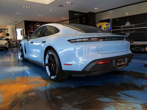 Used 2022 Porsche Taycan image 36