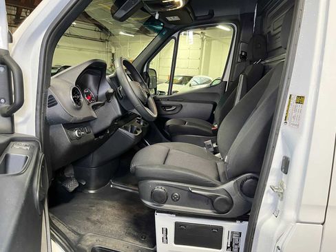 Used 2025 Mercedes-Benz Sprinter 2500 image 23