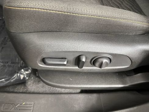Used 2020 Chevrolet Equinox LT FWD image 23