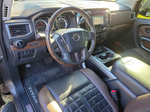 Used 2017 Nissan Titan Platinum Reserve image 32