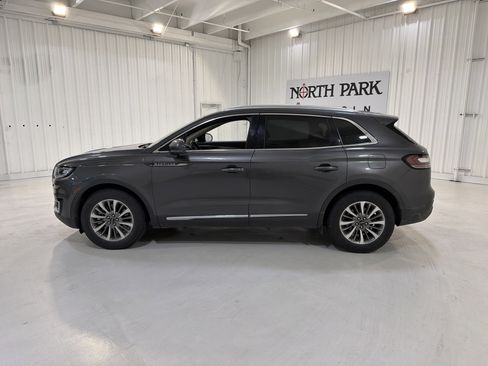 Used 2020 Lincoln Nautilus FWD w/ Equipment Group 101A image 2